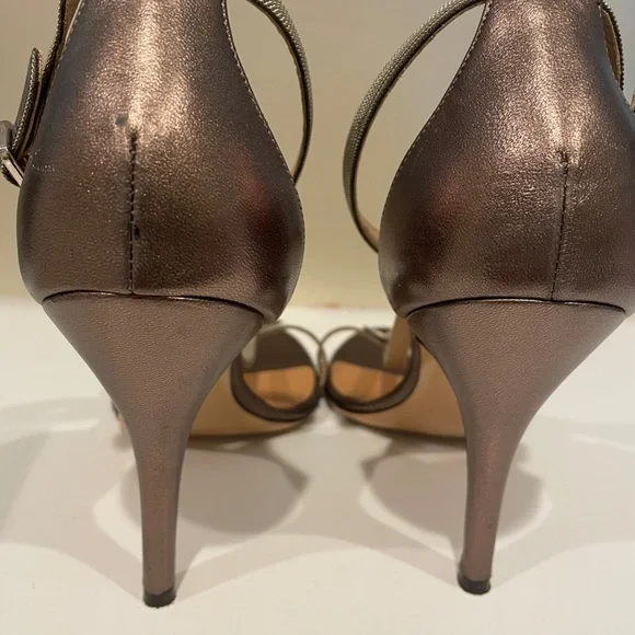 Salvatore Ferragamo Bilis elegant metallic highheel t-strap sandals size 8 italy
